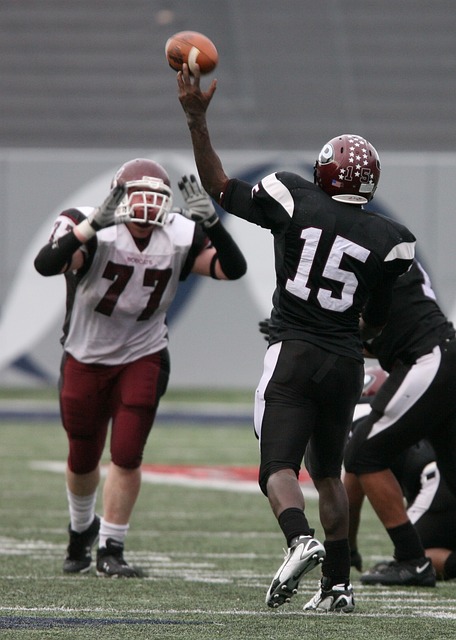 西甲裁判报告：皇马3人被罚下，卡雷拉斯、卡瓦哈尔怒斥裁判